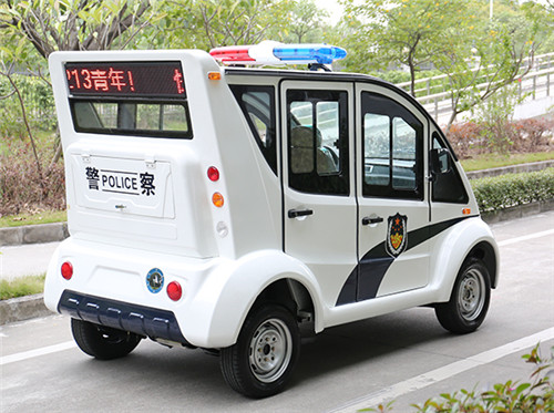 四轮封闭巡逻车
