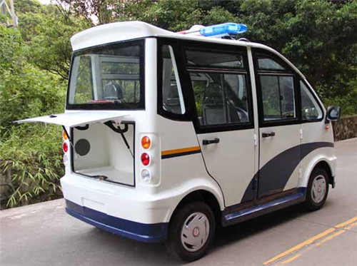 4座电动封闭巡逻车